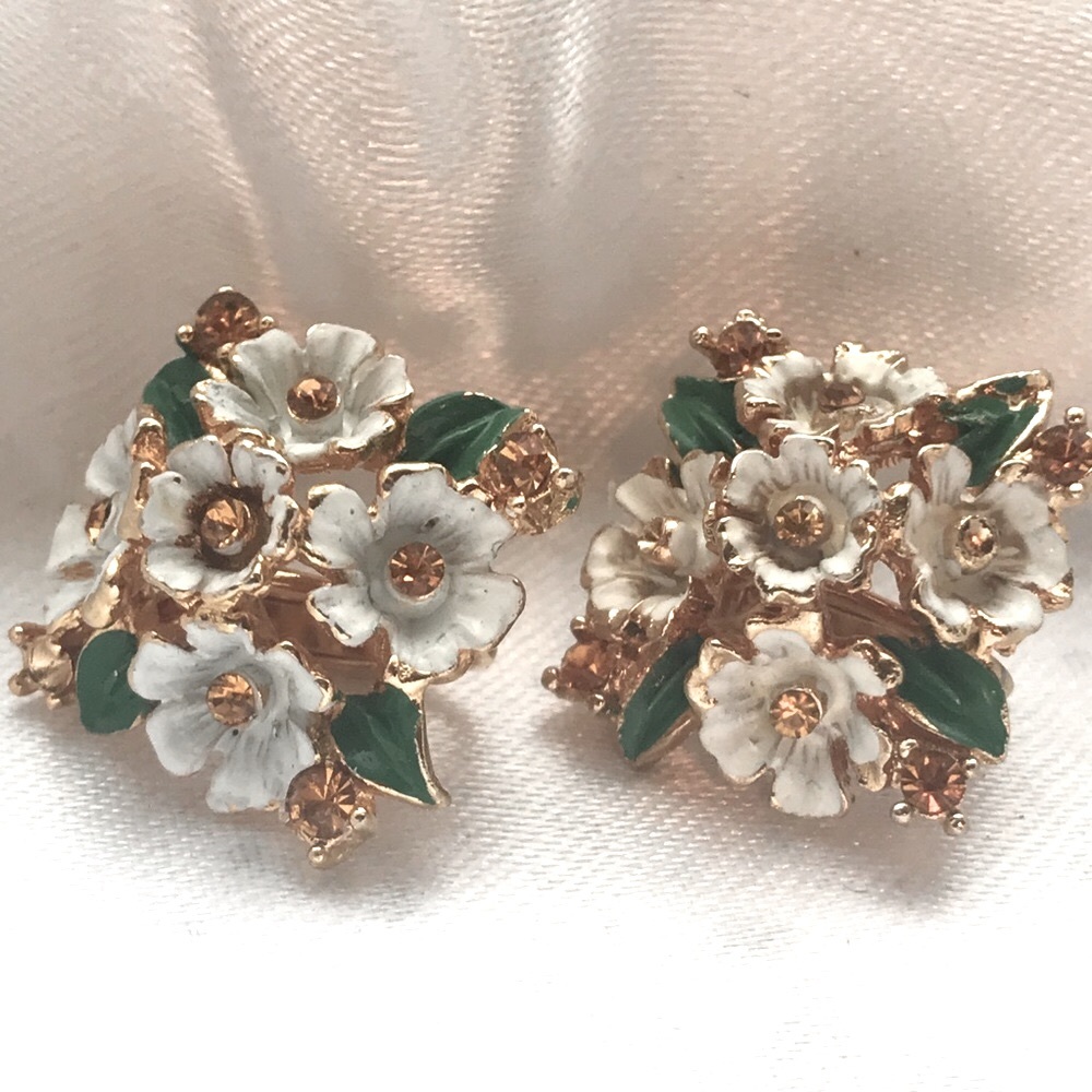 Vintage  clip on Pretty Floral Earrings.